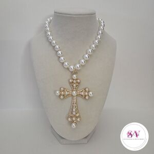 Pearl necklace with cross pendant ***(1 FREE GIFT PER ORDER)***